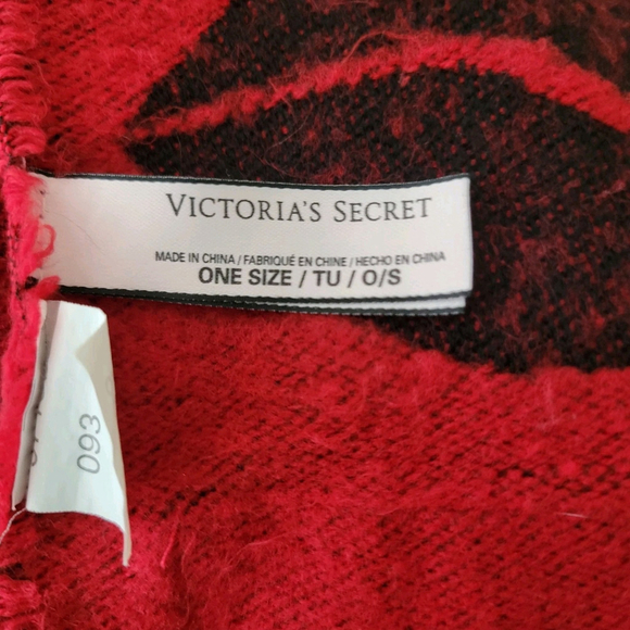 Victoria Secret Lips Print Throw Scarf Red Black 51" x 58" Excellent Condition - Picture 6 of 8